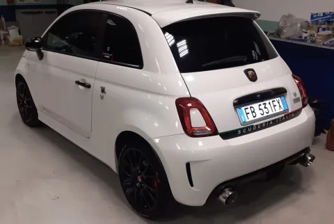 Photo Abarth 595 2015 - Abarth 595 Yamaha factory edition