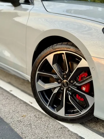 Foto Audi S3 2024 - Audi S3 sportback attitude