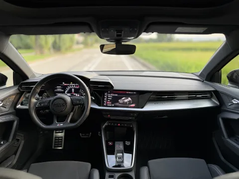 Foto Audi S3 2024 - Audi S3 sportback attitude