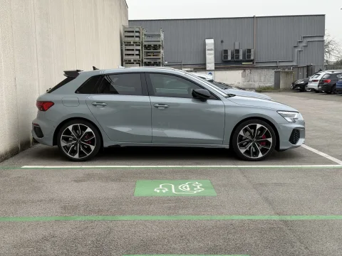 Foto Audi S3 2024 - Audi S3 sportback attitude