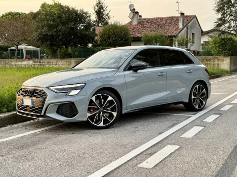 Foto Audi S3 2024 - Audi S3 sportback attitude