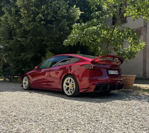 Foto Tesla Model 3 2023 - Veramente unica