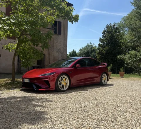 Foto Tesla Model 3 2023 - Veramente unica