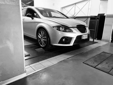 写真 Seat Leon 2008 - Leon cupra