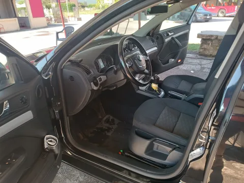Photo Škoda Octavia 2011 - Skoda Octavia SW all black