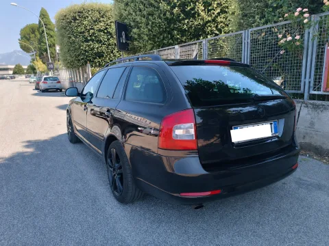 Photo Škoda Octavia 2011 - Skoda Octavia SW all black
