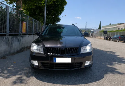 Photo Škoda Octavia 2011 - Skoda Octavia SW all black