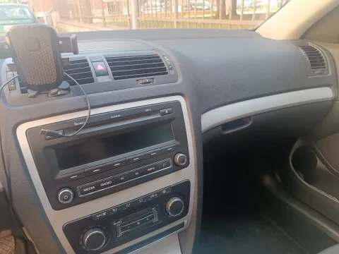 Photo Škoda Octavia 2011 - Skoda Octavia SW all black