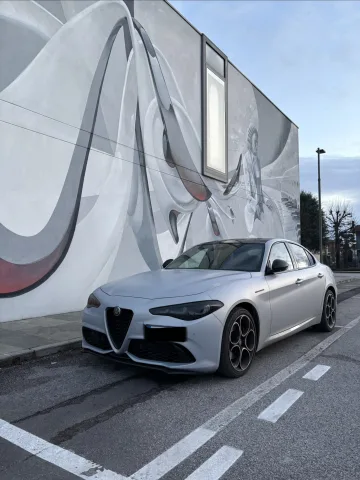 Foto Alfa Romeo Giulia 2024 - Alfa romeo giulia competizione opaca