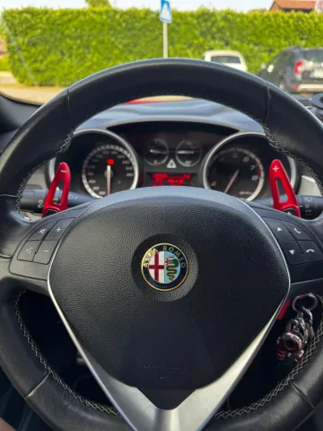Photo Alfa Romeo Quadrifoglio 2014 - Giulietta quadri verde prezzo trattabile