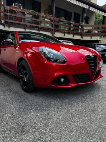 Photo Alfa Romeo Quadrifoglio 2014 - Giulietta quadri verde prezzo trattabile