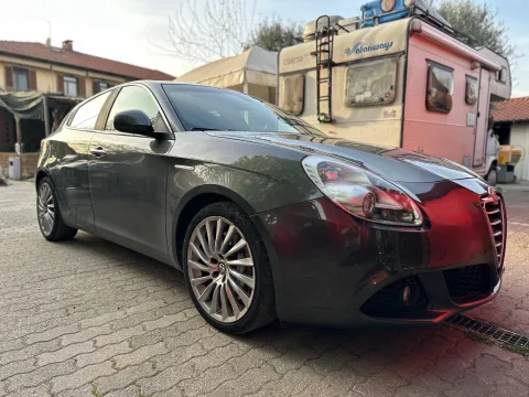 Photo Alfa Romeo Giulietta 2012 - Alfa Romeo Giulietta 1.4 Tjet