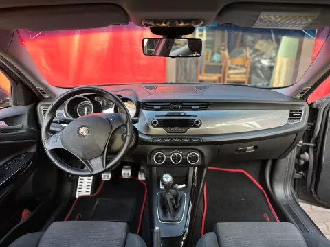 Photo Alfa Romeo Giulietta 2012 - Alfa Romeo Giulietta 1.4 Tjet