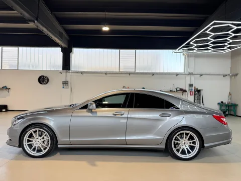 Foto Mercedes CLS 2011 - Splendida Mercedes-Benz CLS 500 V8 (300 kW / 408 CV) del 2011