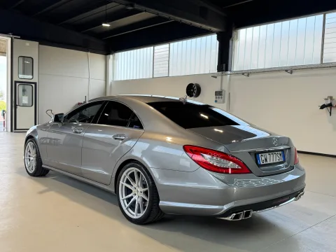 Foto Mercedes CLS 2011 - Splendida Mercedes-Benz CLS 500 V8 (300 kW / 408 CV) del 2011