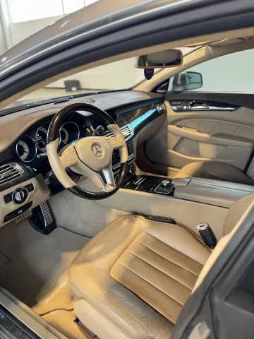 Foto Mercedes CLS 2011 - Splendida Mercedes-Benz CLS 500 V8 (300 kW / 408 CV) del 2011