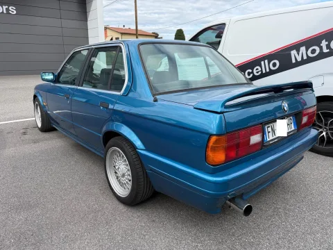 Photo BMW Serie 3 E30 1990 - BMW E30 MECCANICA 1.8 E36 318is 143CV