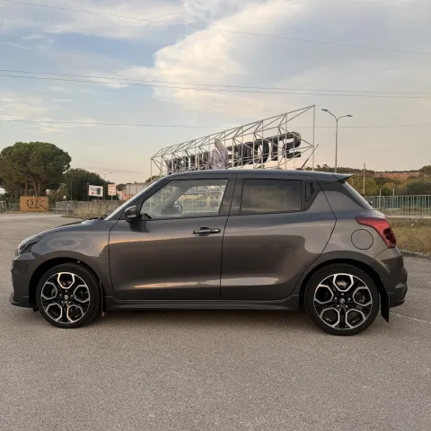 Foto Suzuki Swift 2023 - SUZUKI SWIFT SPORT HYBRID