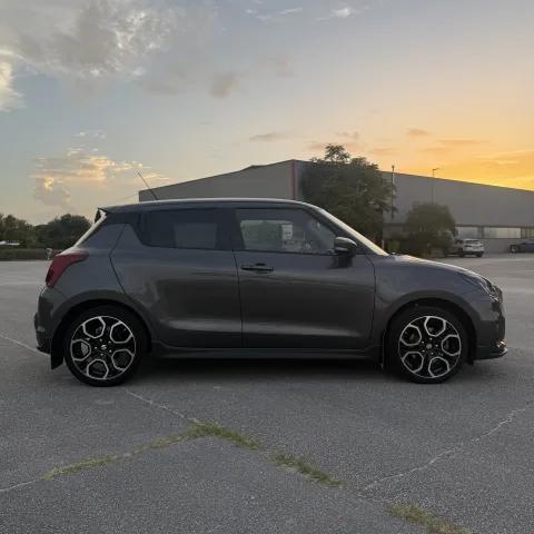 Foto Suzuki Swift 2023 - SUZUKI SWIFT SPORT HYBRID