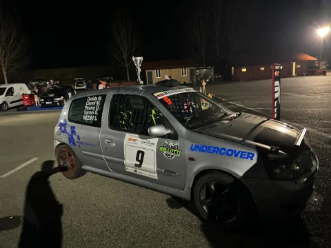 Foto Renault Clio RS 2002 - Clio 2 RS Ph2 - preparata endurance - Ricambi a corredo - motore da riparare
