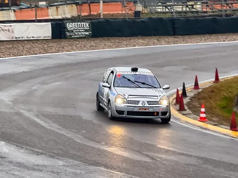 Foto Renault Clio RS 2002 - Clio 2 RS Ph2 - preparata endurance - Ricambi a corredo - motore da riparare