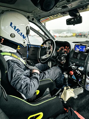Foto Renault Clio RS 2002 - Clio 2 RS Ph2 - preparata endurance - Ricambi a corredo - motore da riparare